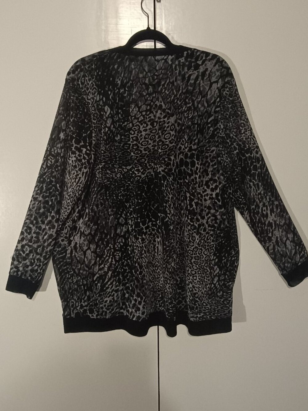 Susan Graver 2X Black Gray Animal Print Button Front Cardigan Sheer Stretch Plus - Picture 3 of 7